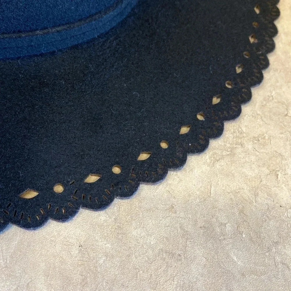 Anna & Ava Black 100% Wool Scalloped Edge Hat - Picture 6 of 9